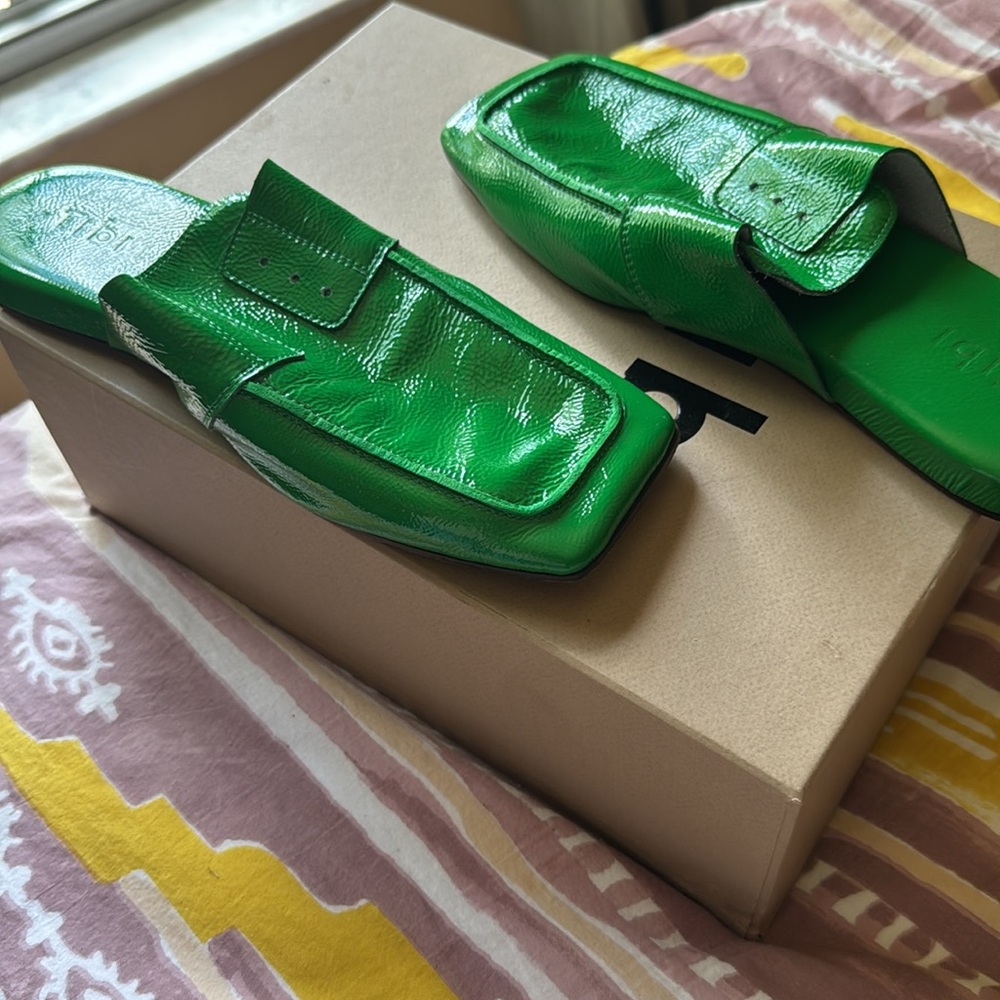 Tibi Granger slide in green crinkle patent size 40, EUC $150 - Picture 6 of 7